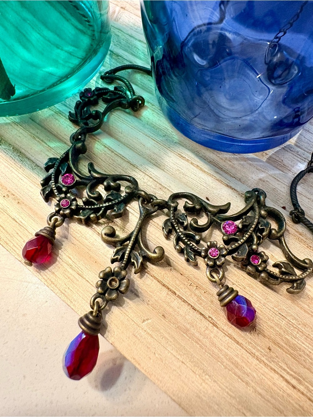 Gorgeous vintage Avon crystal drop necklace